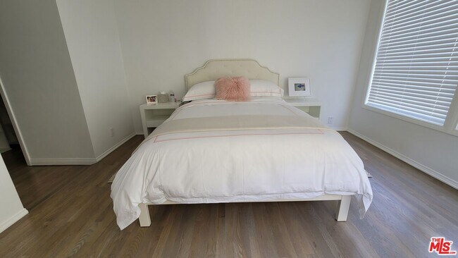 Building Photo - 1326 Londonderry View Dr