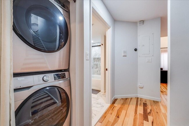 Building Photo - 416 63rd St