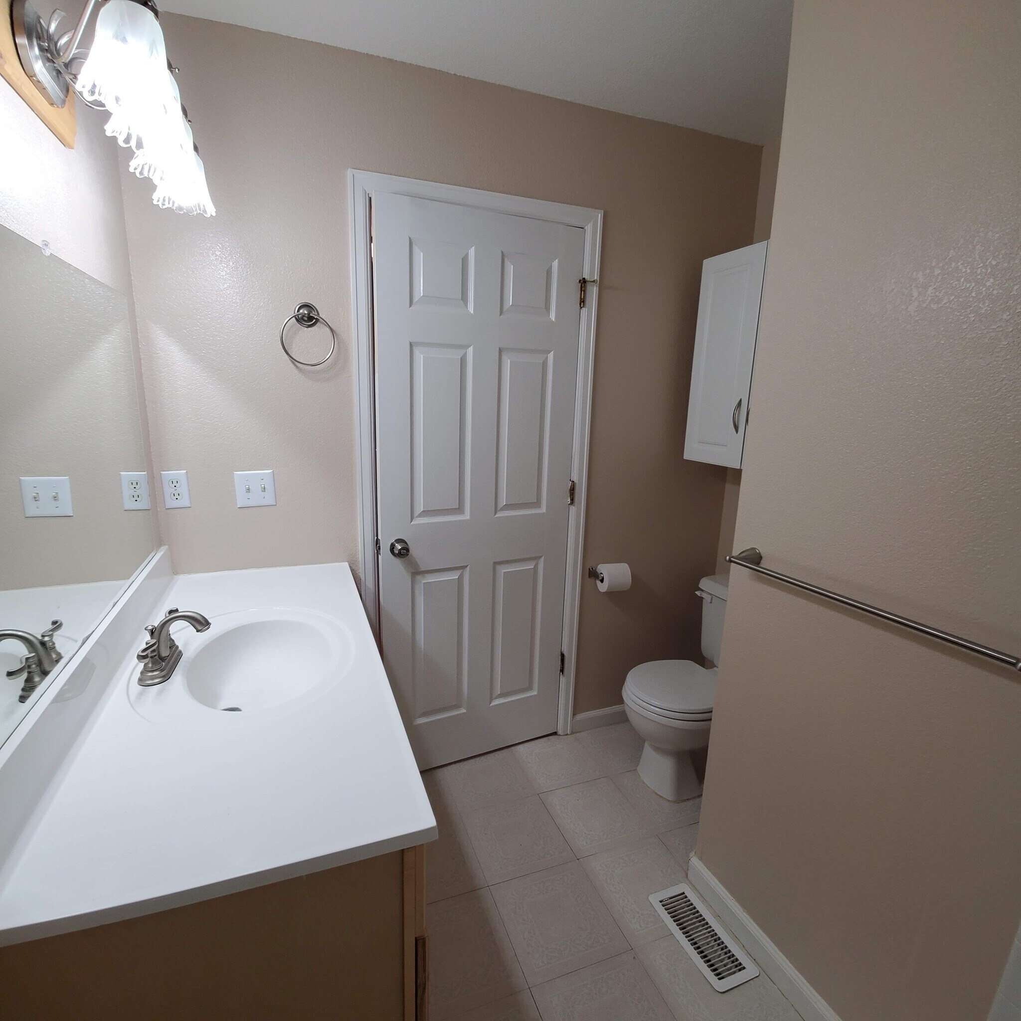 11_Hallway Bathroom_2 - 419 Cooper Ave