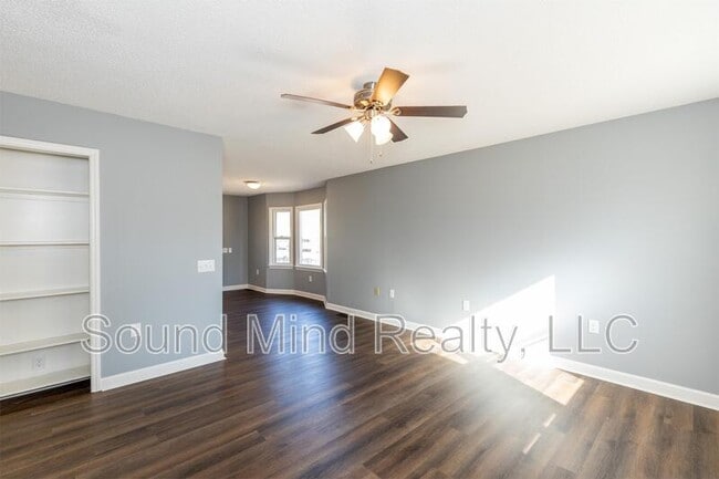 Building Photo - 700 Western Ave