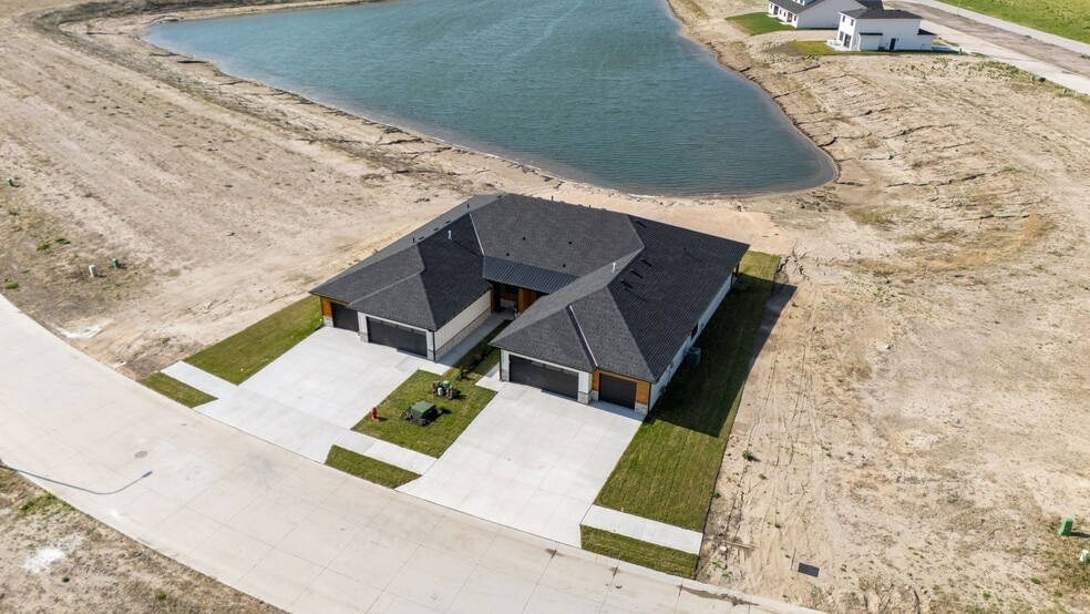 Building Photo - 27505 Hernon St