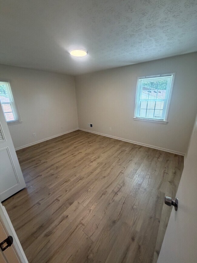 Building Photo - 6813 Wunderly Ct