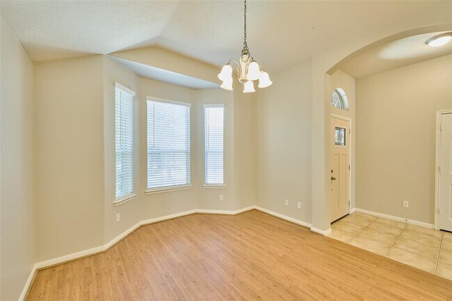 Building Photo - 3733 Breckenridge Dr