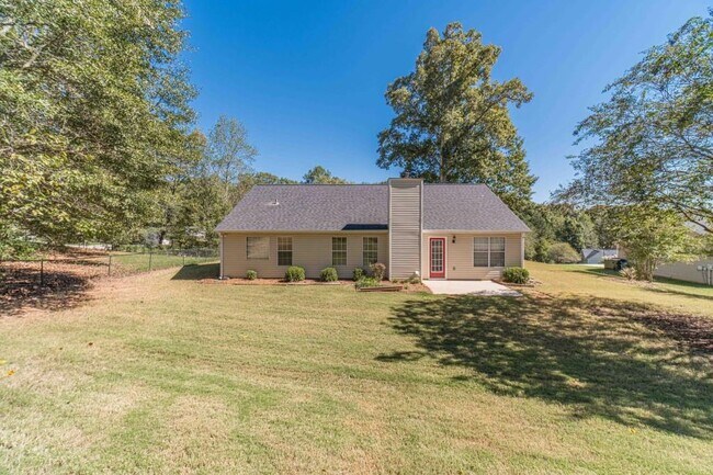 Building Photo - 701 Woodland Ridge Dr