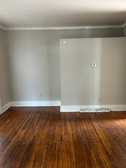 Building Photo - 315 W Broadway