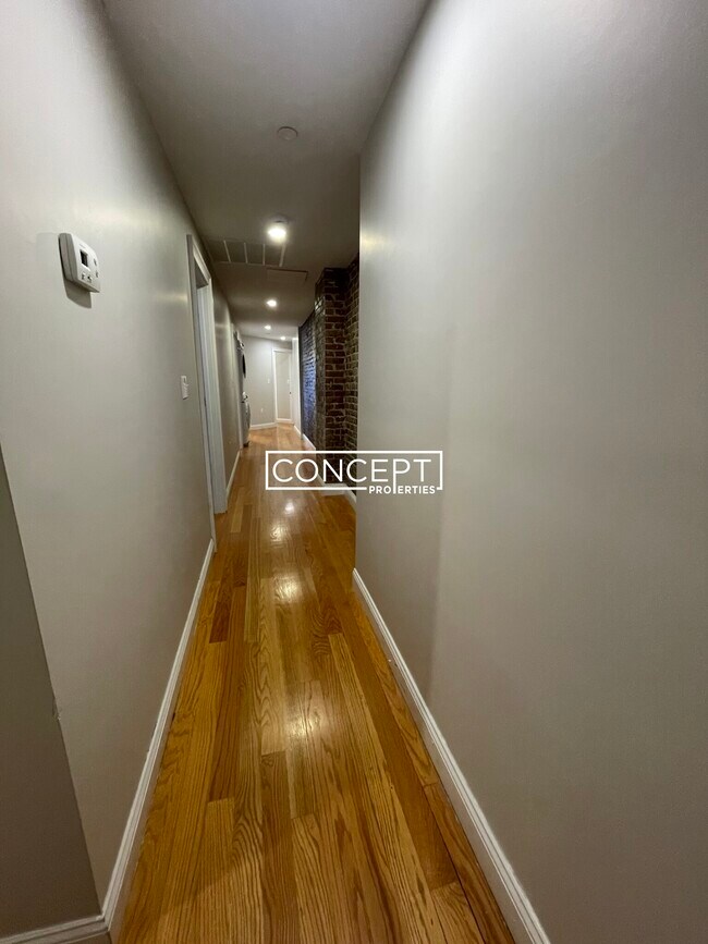 Building Photo - 153 Meridian St