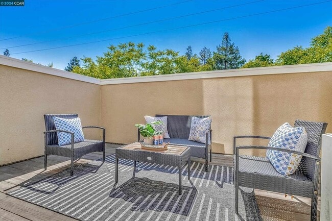 Building Photo - 618 Palomino Dr