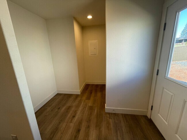 Building Photo - 6656 Pentz Rd