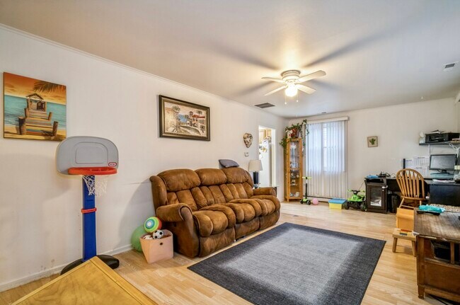 Living Room - 1107 S 3rd Ave
