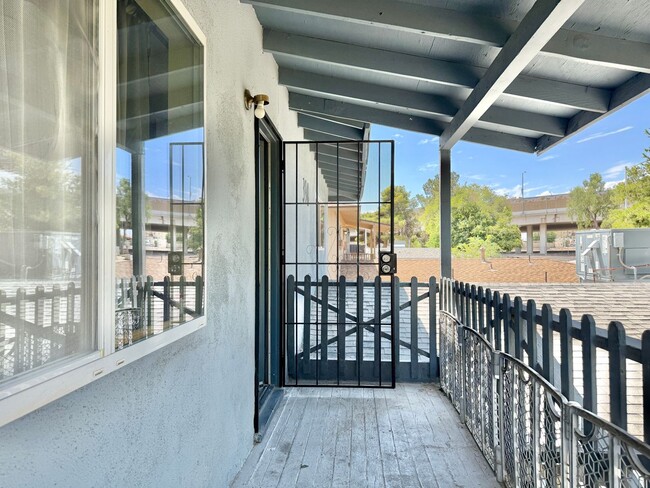 Building Photo - Charming 2-Bed Apartment – Well-Maintained...