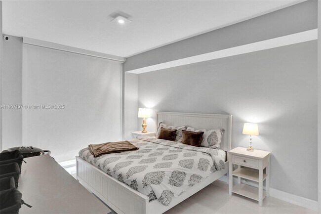 Building Photo - 400 Sunny Isles Blvd