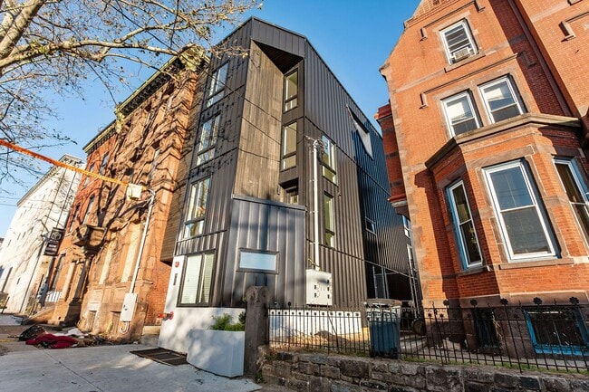 Building Photo - Fairmount/Brewery town gorgeous luxury apartment home, oversized rooms