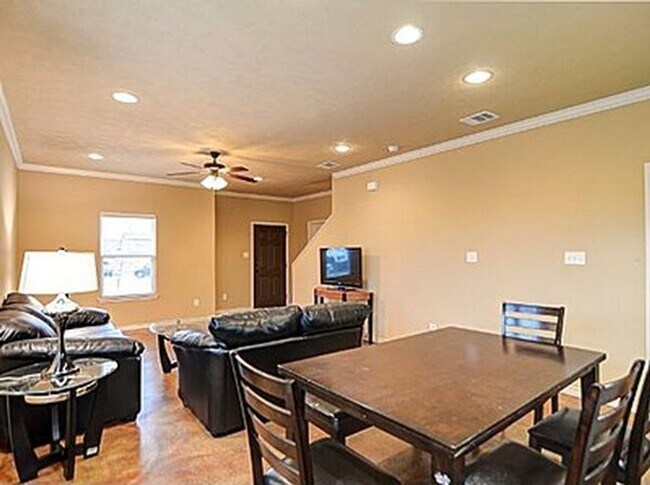 Building Photo - 3376 Keefer Loop