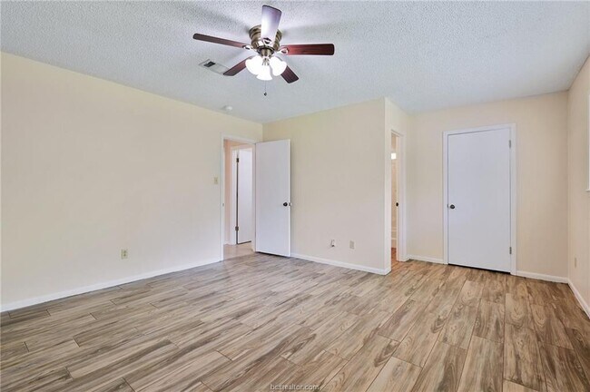 Building Photo - 1200 Holleman Dr