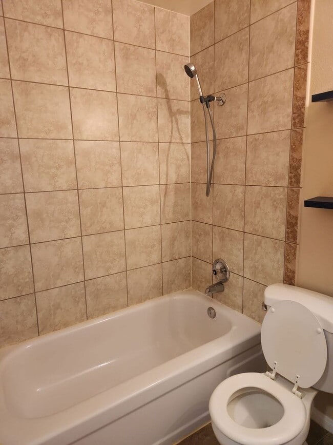 Building Photo - 2 BED, 1 BATH TOWNHOUSE CLOSE TO UNLV!!!!