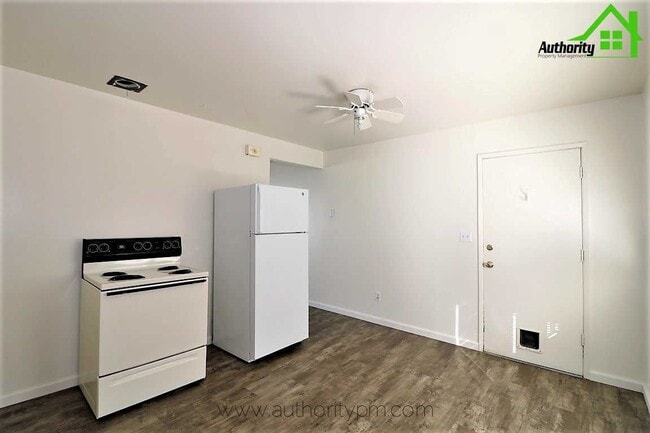 Building Photo - 5375 Rosswood St