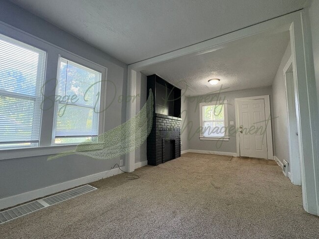 Building Photo - CHARMING UPDATED BUNGALOW!!!!