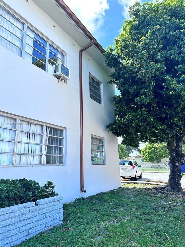 Building Photo - 3903 W Flagler St