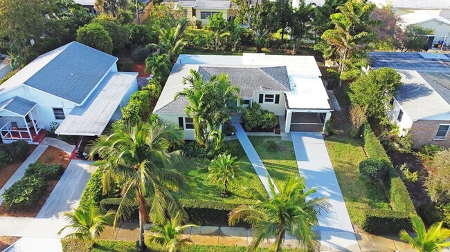 Building Photo - 221 Princeton Dr