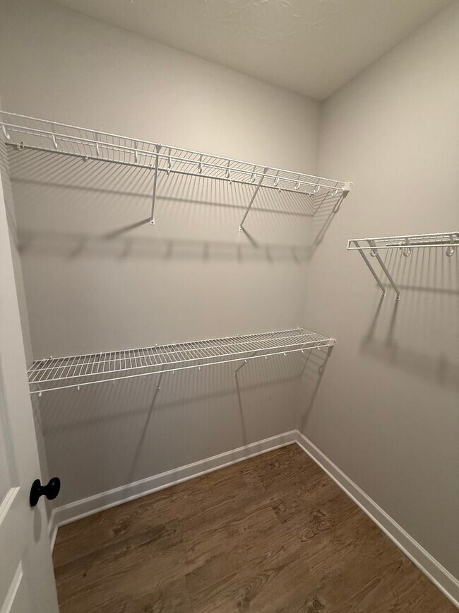 Building Photo - 2 Bed/2.5 Bath Townhome with Garage (Trash Included)
