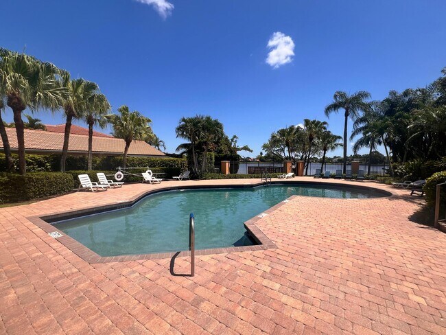 Building Photo - 1728 Shoreside Cir