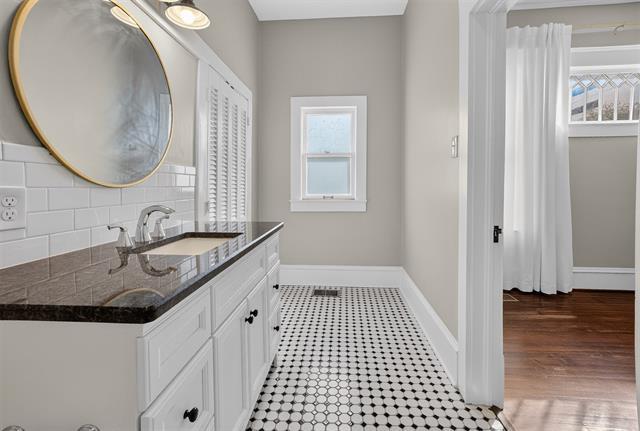 Building Photo - 1630 Mistletoe Blvd