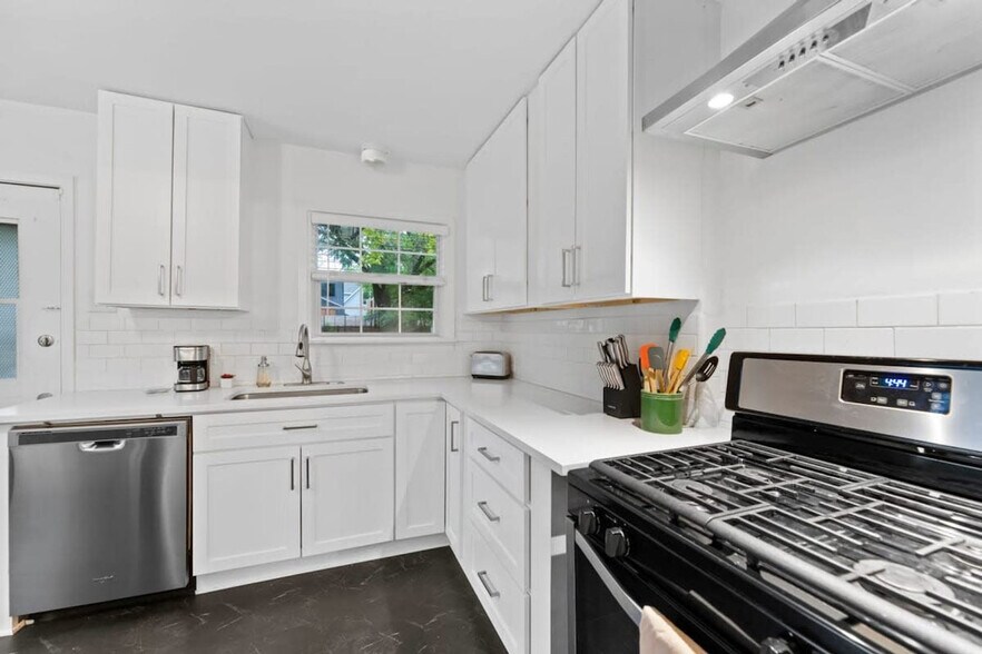 Building Photo - 4501 Banister Ln