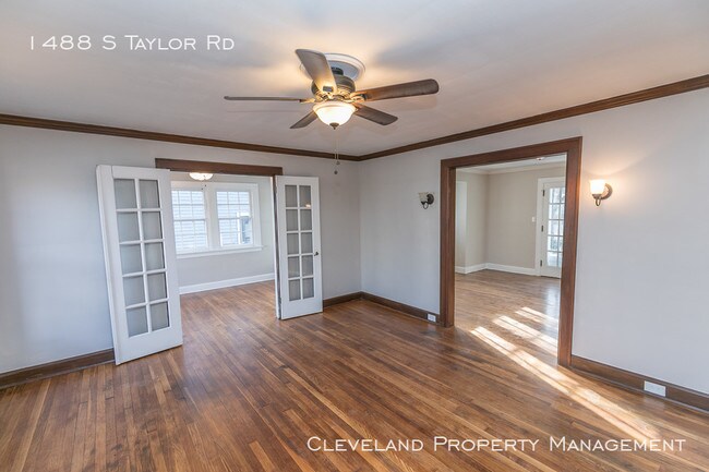 Building Photo - Charming 3 Bedroom Home