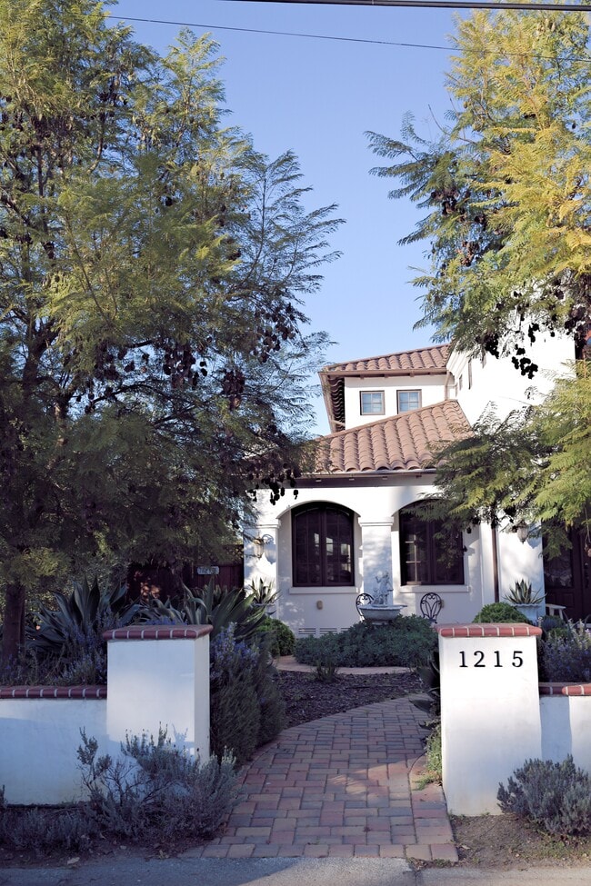 Building Photo - 1215 Altamead Dr