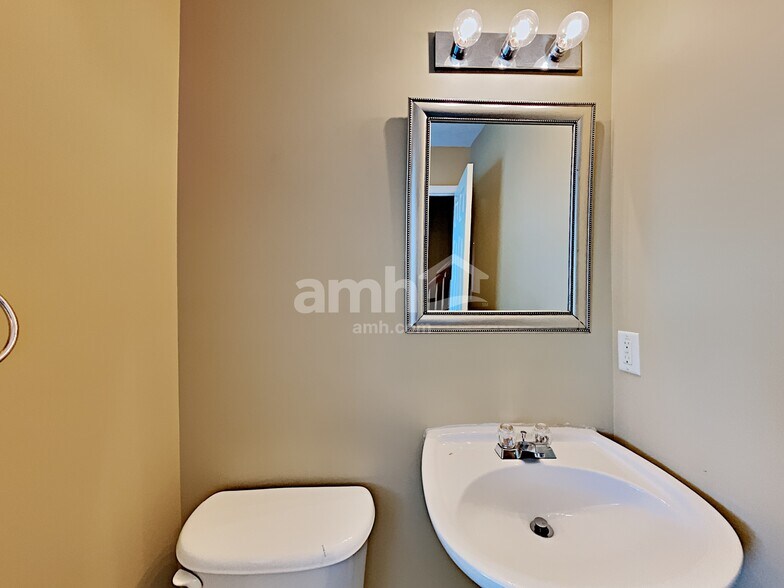 Building Photo - 3442 Kittery Dr