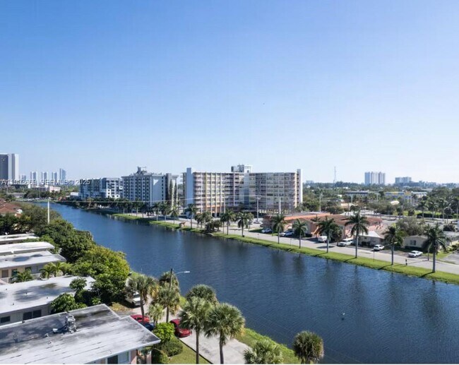 Building Photo - 2025 NE 164th St