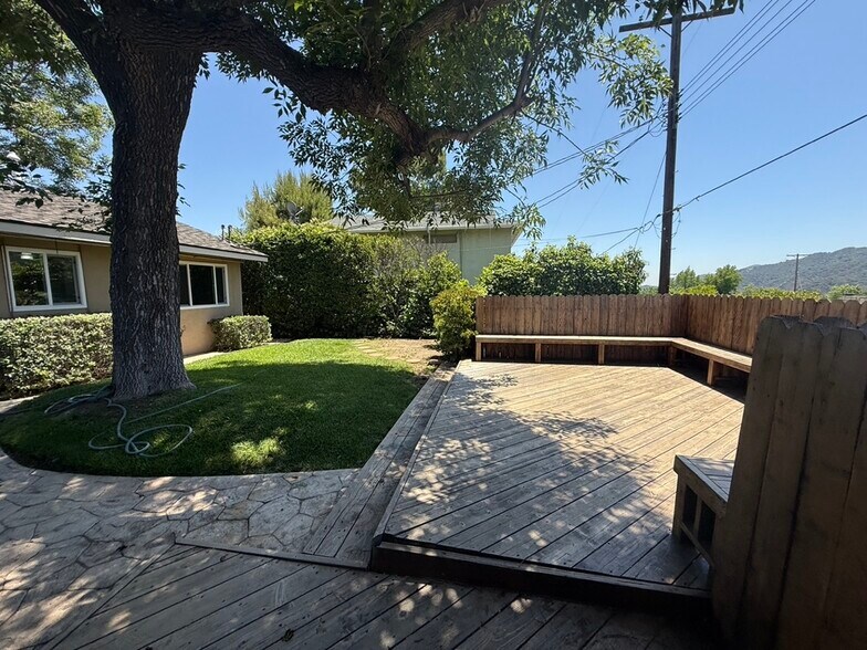 Building Photo - 9235 Creemore Dr