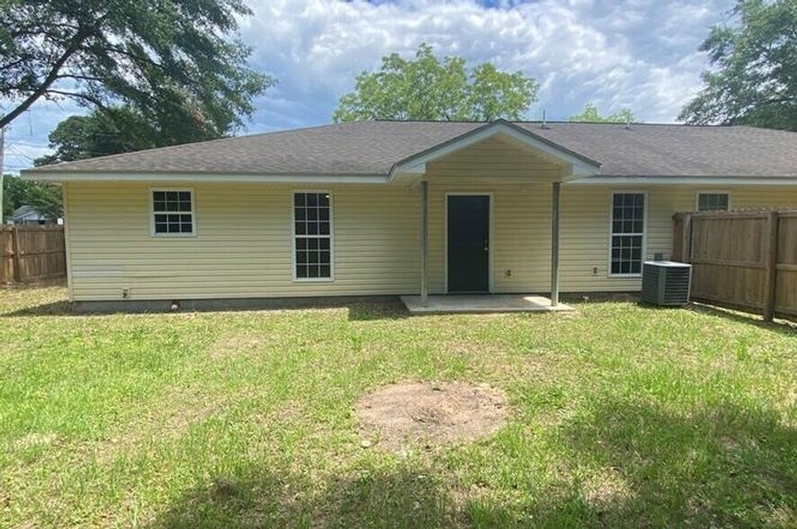 Building Photo - 1741 Elvan Ave