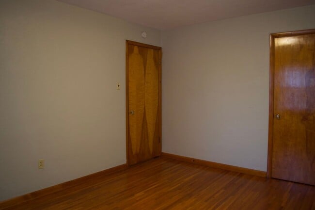 Building Photo - 3 Bedroom House Next To Columbia Regional ...