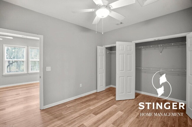 Building Photo - 1808 Lenora Dr