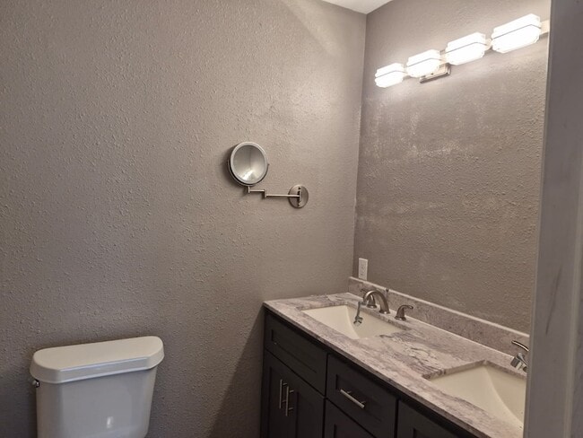 Building Photo - 15735 Munson Ln