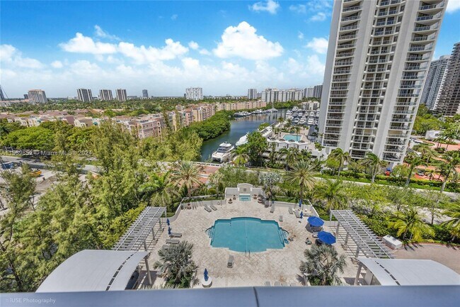 Building Photo - 19400 Turnberry Way