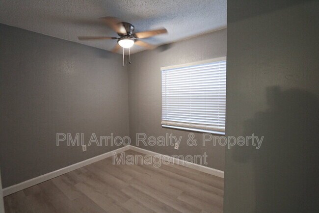 Building Photo - 1810 E 143rd Ave