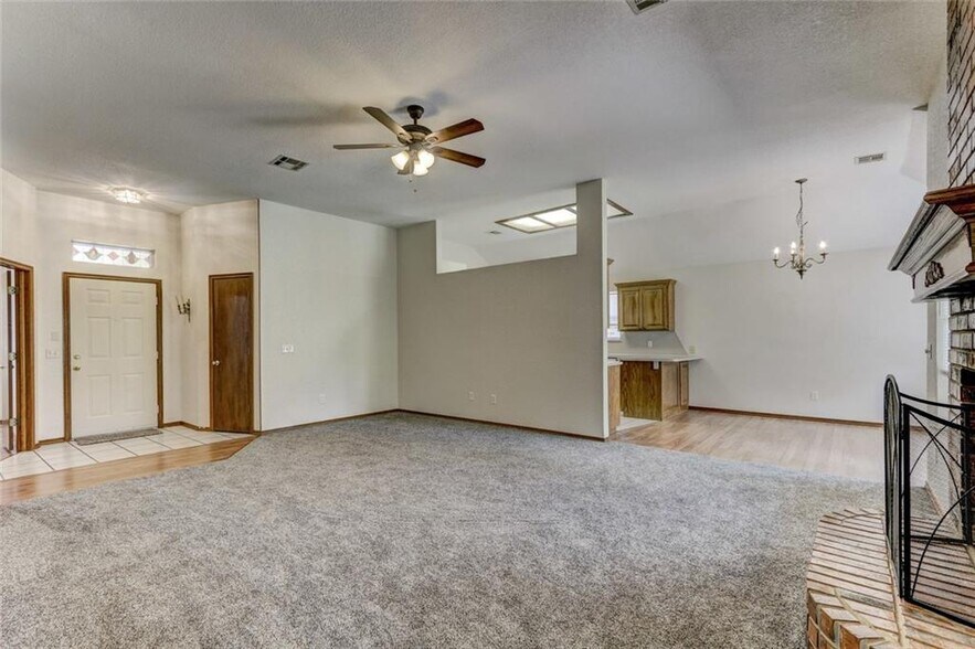 Building Photo - 305 Waterfront Dr