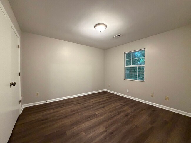 Building Photo - 221 Quintas Ave