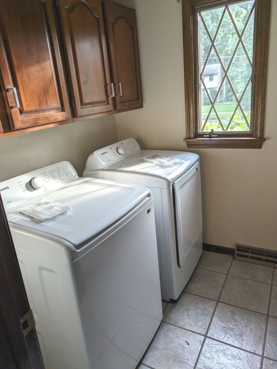 Building Photo - 867 Shaker Rd