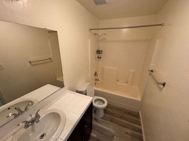 Building Photo - Lovely Home for rent in Hanford,Ca