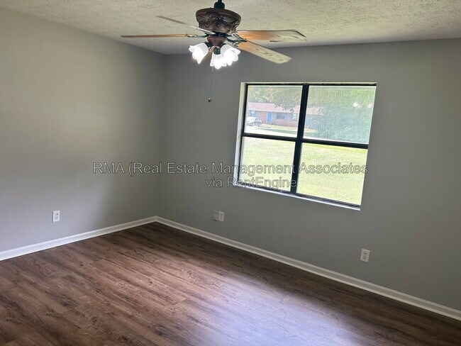 Building Photo - 102 Hill Pine Trail