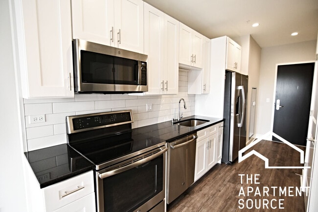 Building Photo - 3833 N Broadway