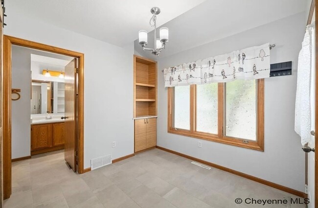 Building Photo - 3 BEDROOM, 2 BATHROOM TOWNHOME WITH 1 CAR ...