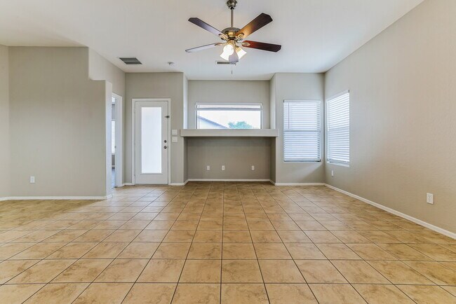 Building Photo - 10746 E Lomita Ave