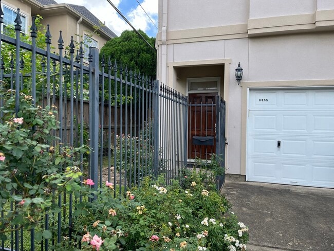 Building Photo - 6855 Bellgreen Dr