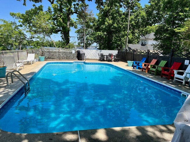 Building Photo - 10 N Pistakee Lake Rd