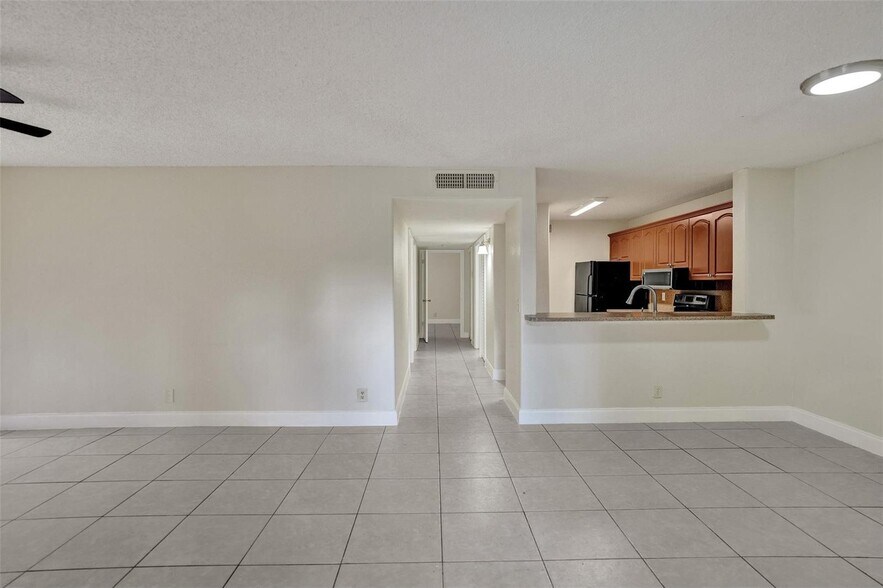 Building Photo - 10773 Cleary Blvd