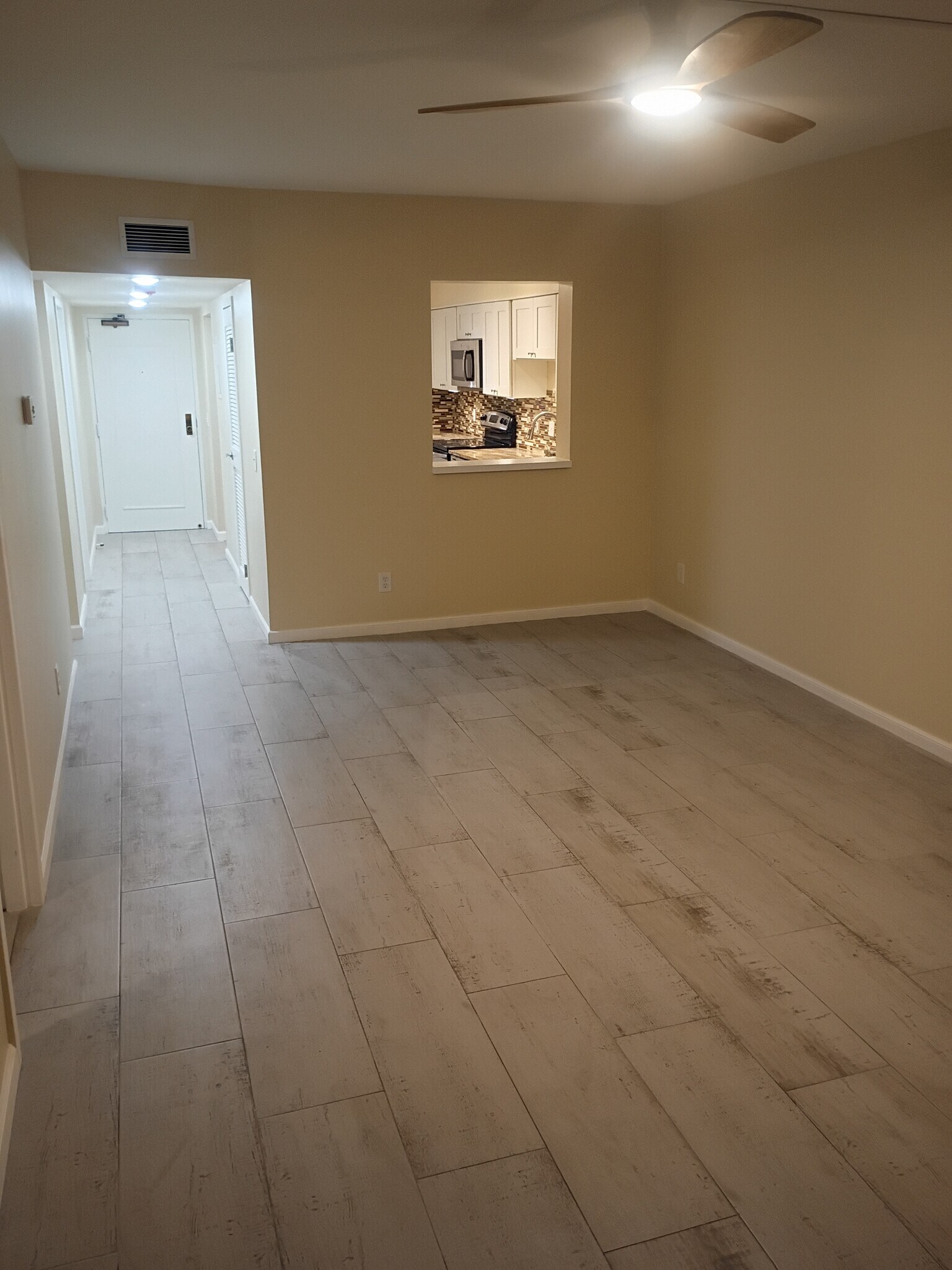 Building Photo - 601 1st St S